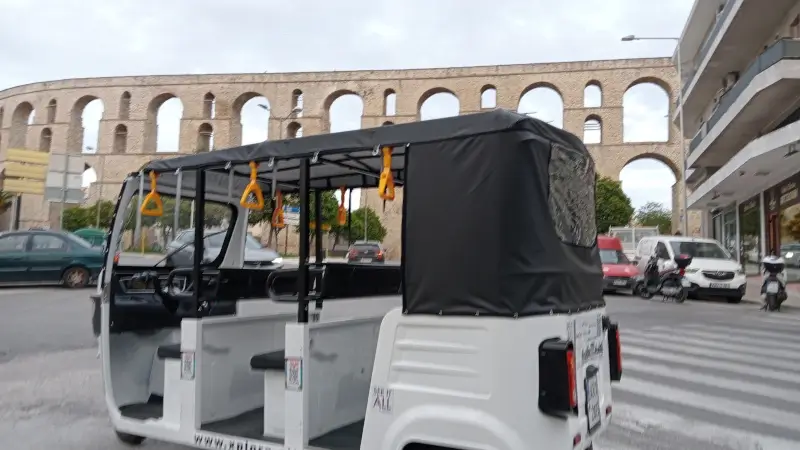 tuktuk_aqueduct
