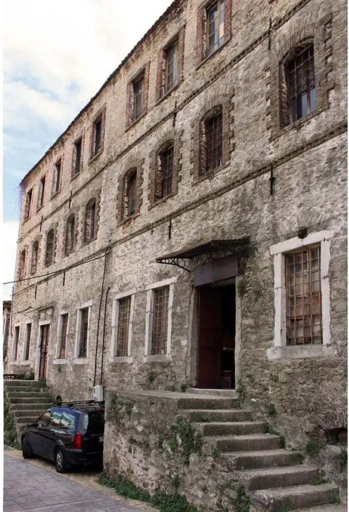 Basterli-Kioli-Hotza-Tobacco-Warehouse